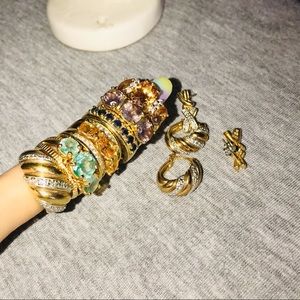 6 rings, 2 pairs of earings